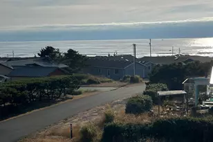 2701 NW Parker Ave, Waldport, OR 97394 - Photo 41