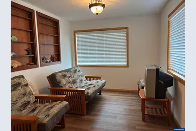 2701 NW Parker Av, Waldport, OR 97394 - Photo 5