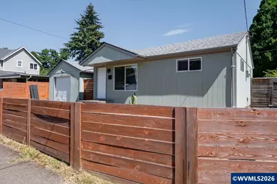 690 24th St SE, Salem, OR 97301 - Photo 3