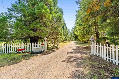 24312 Cardwell Hill Dr, Philomath, OR 97370 - Photo 3