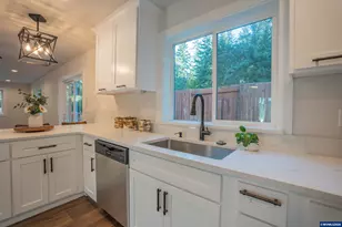 40972 Hwy 228, Sweet Home, OR 97386 - Photo 9