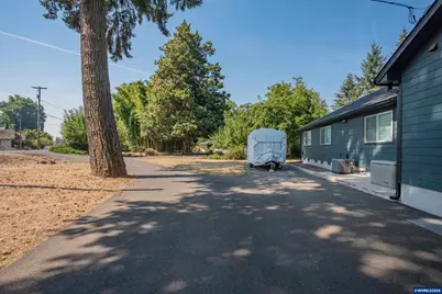 37835 River Dr, Lebanon, OR 97355 - Photo 33
