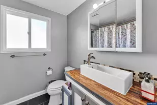 308 Violet St, Lebanon, OR 97355 - Photo 17