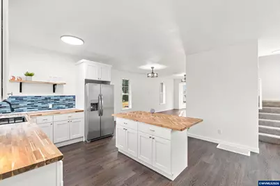 146 D St, Woodburn, OR 97071 - Photo 9