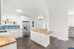 146 D St, Woodburn, OR 97071 - Photo 9