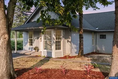 146 D St, Woodburn, OR 97071 - Photo 1