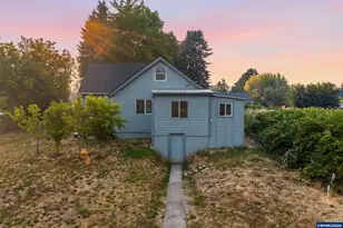 146 D St, Woodburn, OR 97071 - Photo 3