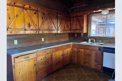 34033 Totem Pole Rd, Lebanon, OR 97355 - Photo 15