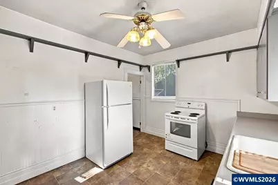 1489 Court St NE, Salem, OR 97301 - Photo 13