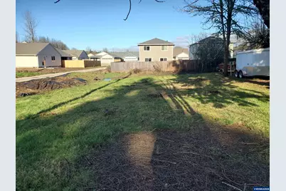 1951 SW 15th Av, Albany, OR 97321 - Photo 1