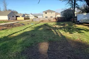 1951 SW 15th Ave, Albany, OR 97321 - Photo 1