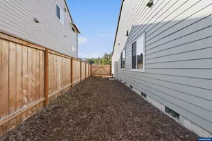 781 Riley Dr, Silverton, OR 97381 - Photo 27