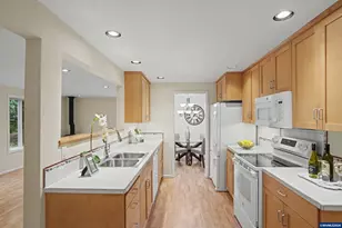 2872 NW Monterey Pl, Corvallis, OR 97330 - Photo 13