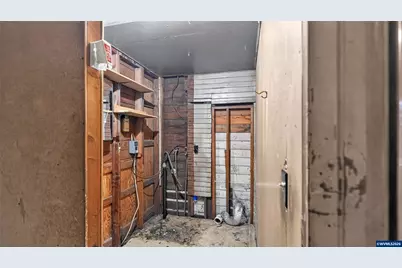 42 E St, Lebanon, OR 97219 - Photo 5