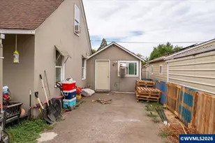 299 Gilbert St, Lebanon, OR 97355 - Photo 3