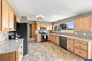 7762 45th Pl NE, Salem, OR 97305 - Photo 11