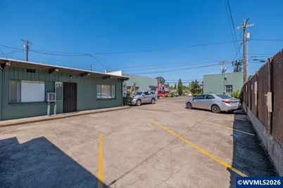 1742 Center St NE, Salem, OR 97301 - Photo 11