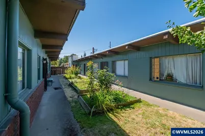 1742 Center St NE, Salem, OR 97301 - Photo 5