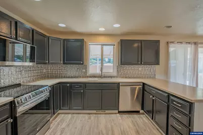 208 Faith St, Jefferson, OR 97352 - Photo 7