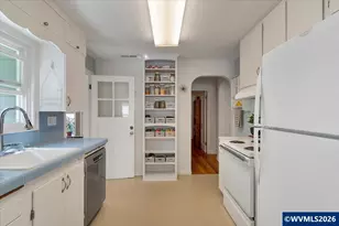 950 Cedar Way SE, Salem, OR 97302 - Photo 11