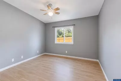 802 SW Spring St, Mill City, OR 97360 - Photo 5