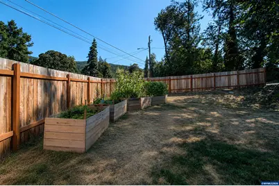 802 SW Spring St, Mill City, OR 97360 - Photo 3