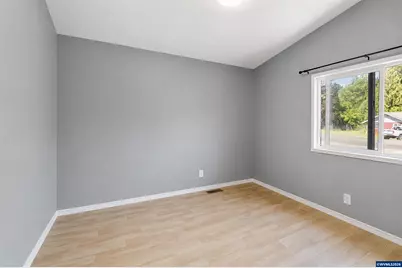 802 SW Spring St, Mill City, OR 97360 - Photo 7