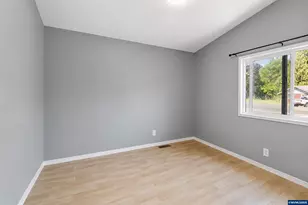 802 SW Spring St, Mill City, OR 97360 - Photo 7