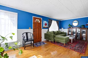 221 Walnut St, Independence, OR 97351 - Photo 5