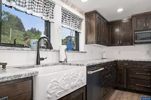 2035 NE 66th St, Lincoln City, OR 97367 - Photo 15