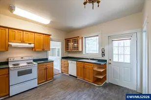 115 S 6th St, Independence, OR 97351 - Photo 13