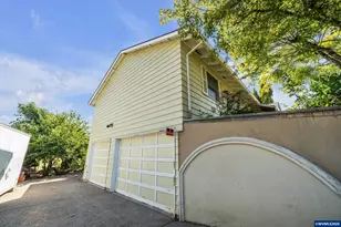 670 Smith Dr, Woodburn, OR 97071 - Photo 3