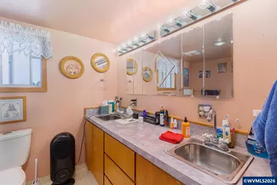 40028 Lacomb Dr, Lebanon, OR 97355 - Photo 21