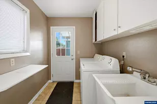 1430 Powell St SE, Albany, OR 97322 - Photo 15