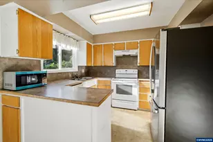 1430 Powell St SE, Albany, OR 97322 - Photo 9