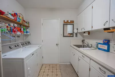 1700 S 2nd St, Lebanon, OR 97355 - Photo 23