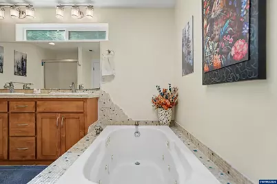 1685 Hillcrest Ct NW, Salem, OR 97304 - Photo 29