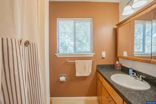 887 Wassom St, Lebanon, OR 97355 - Photo 7