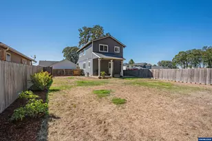 887 Wassom St, Lebanon, OR 97355 - Photo 27