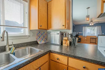 887 Wassom St, Lebanon, OR 97355 - Photo 9