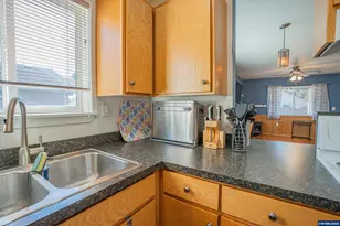 887 Wassom St, Lebanon, OR 97355 - Photo 9