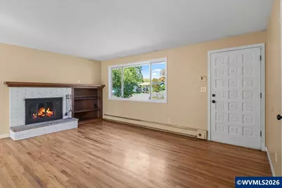 560 NW Hemlock Av, Corvallis, OR 97330 - Photo 3