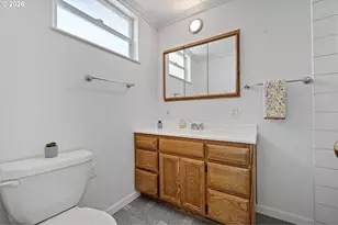 321 N 8th St, Cottage Grove, OR 97424 - Photo 27