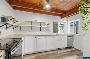 274 NE Powderhorn Dr, Corvallis, OR 97330 - Photo 9