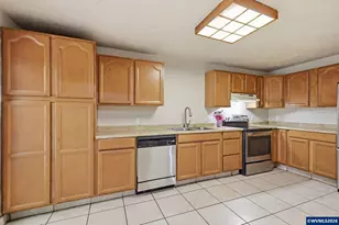 485 21st St, Springfield, OR 97477 - Photo 13