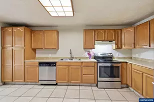 485 21st St, Springfield, OR 97477 - Photo 15