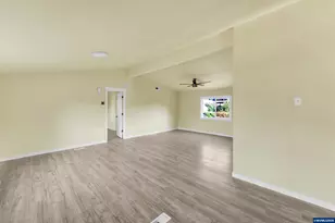 31919 N Lake Creek Dr, Tangent, OR 97389 - Photo 7