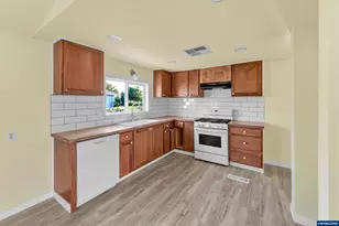 31919 N Lake Creek Dr, Tangent, OR 97389 - Photo 11