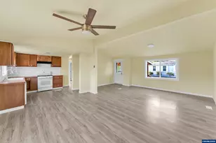 31919 N Lake Creek Dr, Tangent, OR 97389 - Photo 9