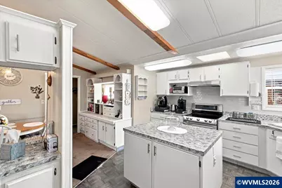 2374 Greentree Ct NE, Salem, OR 97305 - Photo 9